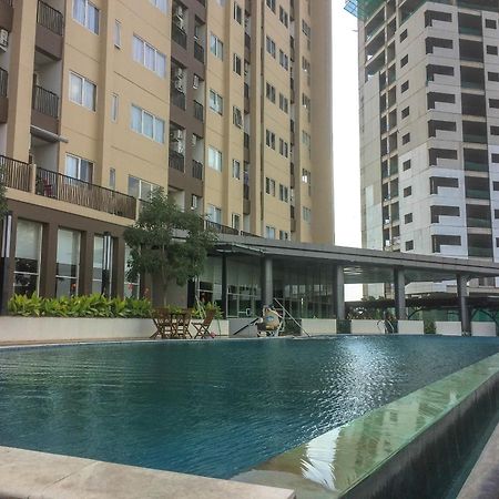 Best Deal And Cozy Studio Oasis Cikarang Apartment By Travelio Exterior foto